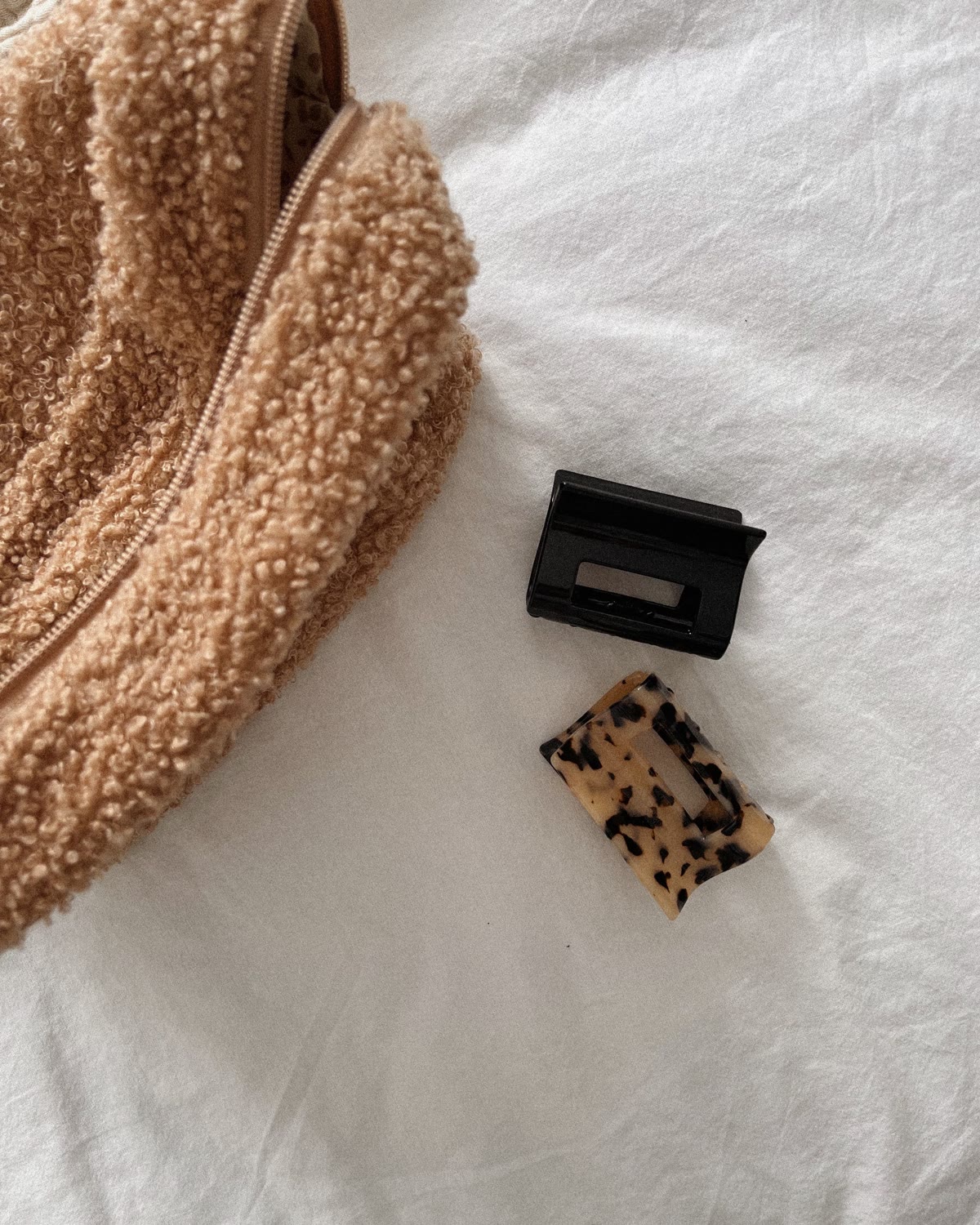 Pochette zippée bouclette camel
